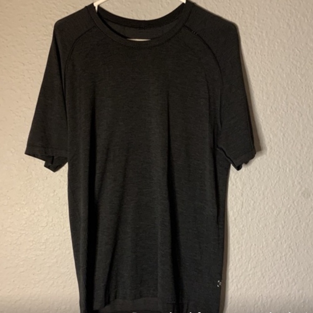 Lululemon men's athletic gray short sleeve shirt size medium